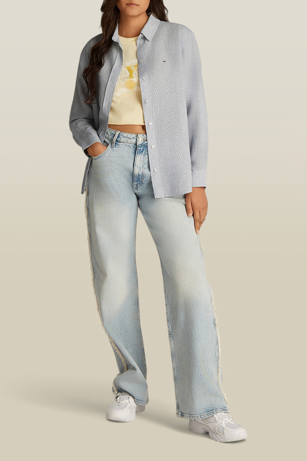 תמונת כל הלוק של חולצת כפתורים